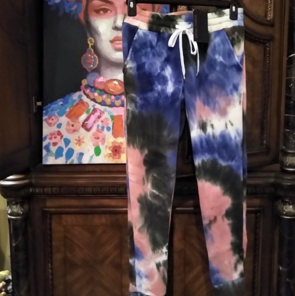 Tie dye comfy lounging sweatpants for juniors. NWT